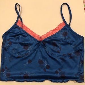 Lace cropped cami top